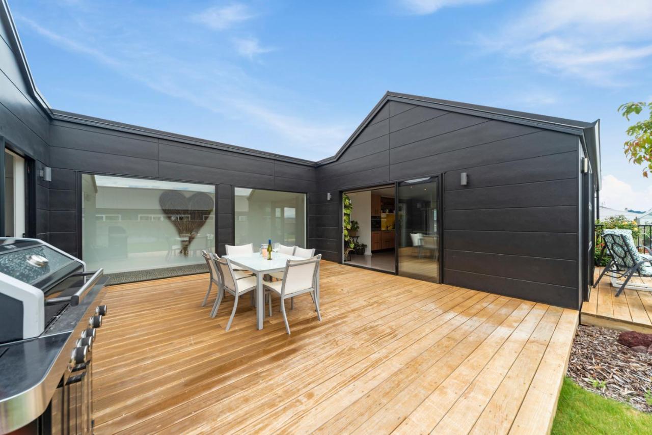 Mellow Yellow Taupo Exterior photo